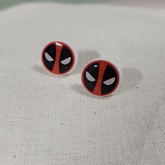 🔥LAST PAIR🔥 Deadpool Stud Earrings, unisex - Picture 4 of 5